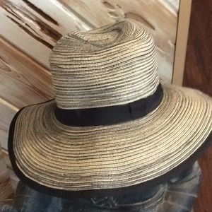 Solar escape hat- NWOT